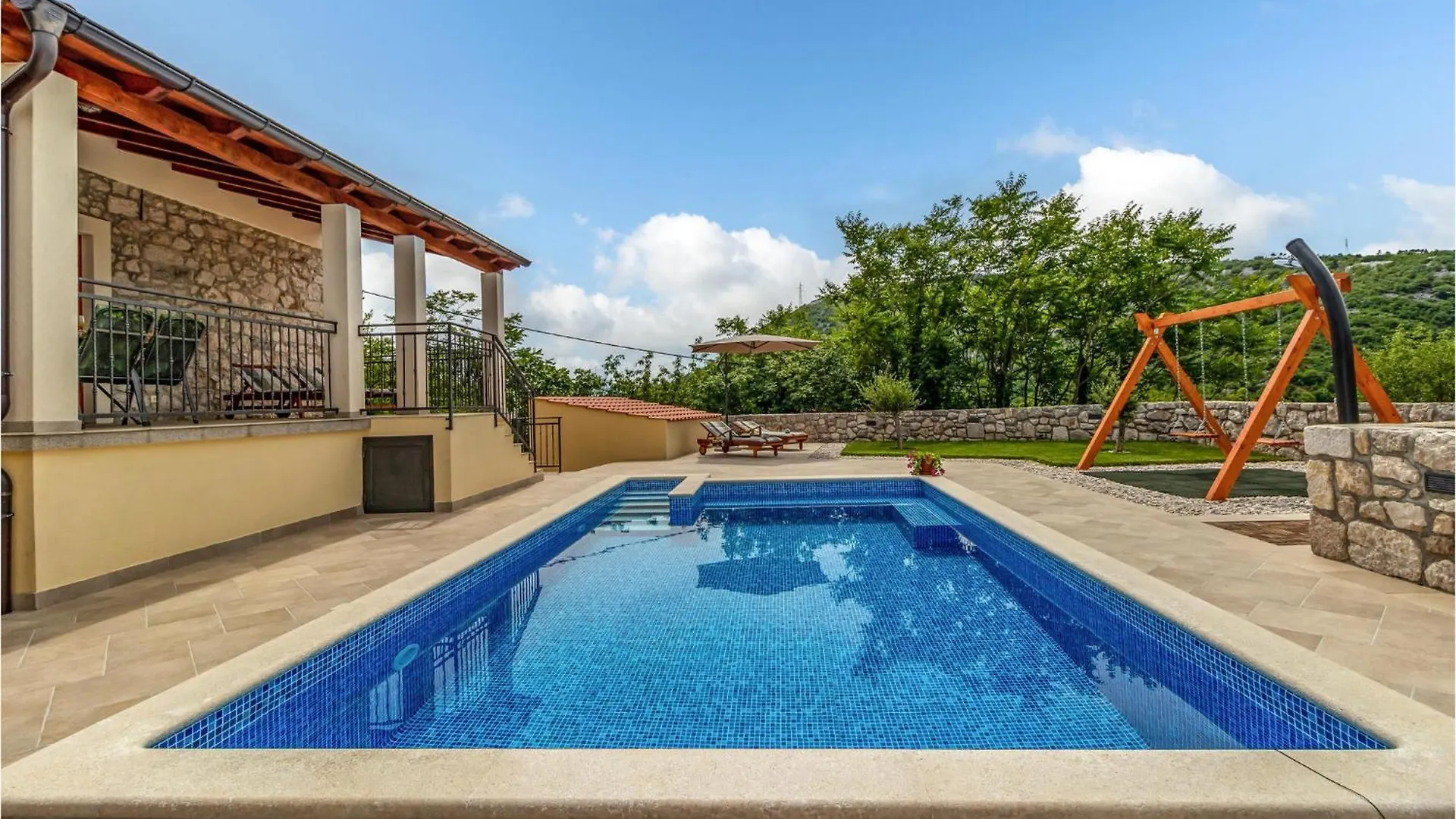 Lovely Home In Barci With Outdoor Swimming Pool Hébergement de vacances